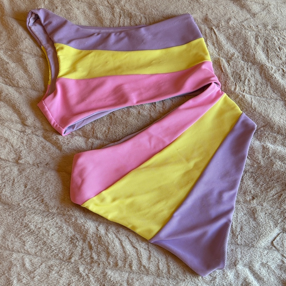 Colorful One-Shoulder Swimsuit - Picture 5 of 5